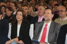 La candidata a la Alcaldía de Ronda, junto a Mariano Rajoy.  // CharryTV
