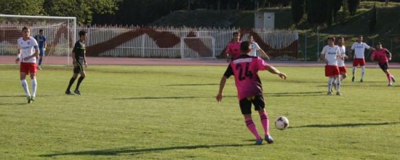 Épico empate del C.D. Ronda ante el mejor equipo de la segunda vuelta, Un gol de Faucho en el descuento, cuando los locales jugaban con nueve por las expulsiones de Nico y Pablo Domínguez, neutralizó la ventaja veleña, 06 May 2013 - 21:11