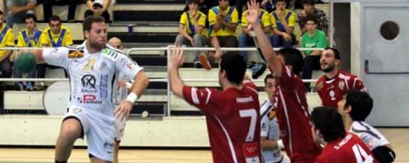 El rondeño, en una acción del partido ante el Balonmano Alcobendas. // BM Ángel Ximénez - Puente Genil