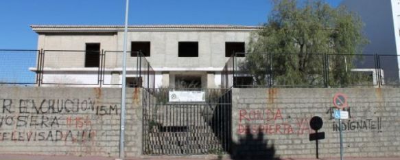 El Ayuntamiento de Ronda plantea a la Junta trasladar el Conservatorio al edificio La Isla, Los responsables municipales inciden además en la necesidad de sustituir el techo de uralita del Colegio Juan Carrillo, 21 May 2013 - 20:50