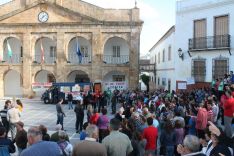 La convocatoria se desarrolló ante el Ayuntamiento de la localidad. // CharryTV