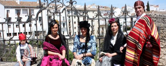 Ronda regresa a su pasado más romántico para luchar por ser Patrimonio Mundial, A las siete de la tarde arranca el proyecto turístico Ronda Romántica, con el pasacalles y el pregón de Carlos Telmo, 31 May 2013 - 18:03