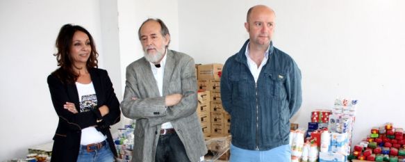 350 kilos de solidaridad para las familias más necesitadas de la ciudad, La A.VV. Vicente Espinel hace entrega al Consistorio y Cruz Roja de los alimentos obtenidos en el denominado Fin de Semana Solidario, 19 Jun 2013 - 19:50