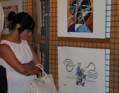 La exposición fue inaugurada ayer por la tarde en el salón noble del Palacio de Mondragón. // CharryTV