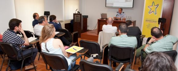 El General Alfonso Meiriño ha puesto el broche a las ponencias de la última jornada del curso sobre Defensa. // CharryTV