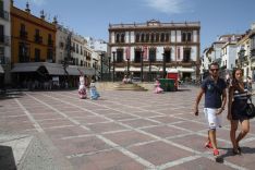 Varios comerciantes mostraron el pasado año su malestar por la prohibición de colocar toldos, lo que motivó una Feria del Centro especialmente tranquila. // CharryTV