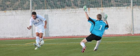 El C.D. Ronda suma su segunda victoria de la pretemporada en Cuevas del Becerro, Los rondeños golearon a un flojo rival por 0-4 con tantos de Corbacho, Bermu y Manu Racero, por partida doble, 16 Aug 2013 - 17:10