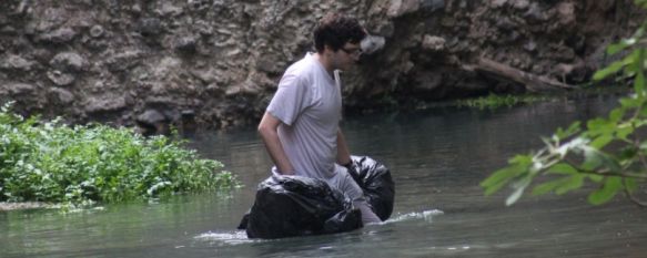 Un grupo de voluntarios extrae más de 300 kilos de basura del fondo del Tajo, La iniciativa partió de la delegación de Medio Ambiente y se actuó entre el Puente de San Miguel y el Puente Nuevo, 23 Aug 2013 - 12:12