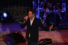 El cantante rondeño Dani Aguilar interpretó varios temas.  // CharryTV