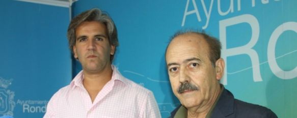 El concejal de Tráfico, Antonio Arenas, junto al edil de Fiestas, Vicente Becerra. // CharryTV