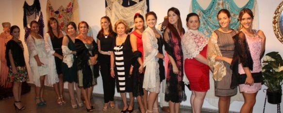 Las Damas Goyescas y su presidenta, Milagros Castaño, estuvieron presentes en el evento. // CharryTV