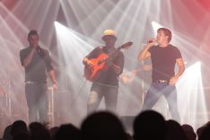 Imagen del concierto de Andy y Lucas en la Caseta Municipal. // CharryTV