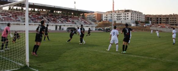 El C.D. Ronda cae con justicia ante un Loja en el que sobresalió David Gámiz (0-3), Los rondeños acabaron con nueve efectivos por las expulsiones de Vari en la primera mitad y Faucho en los minutos finales , 17 Sep 2013 - 14:00