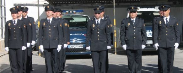 Efectivos de la Policía Nacional durante el acto de la ofrenda floral. // CharryTV