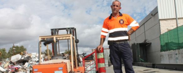 Antonio Orozco, trabajador de Recuperaciones Hermanos Orozco. // CharryTV Antonio Orozco, trabajador de Recuperaciones Hermanos Orozco. // CharryTV
