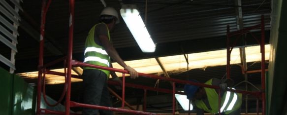 Comienzan las obras de remodelación del Mercado de Minoristas de San Cristóbal, Las obras cuentan con una inversión de 240.000 euros procedentes de un convenio entre el Ayuntamiento y el CEDER, 07 Oct 2013 - 17:29