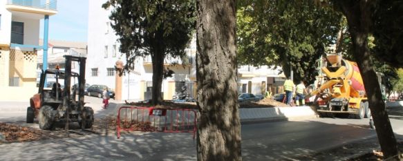 La salida de la ciudad por avenida de Málaga, cortada al tráfico a partir de mañana, Con motivo de la construcción de una nueva rotonda junto al CPD, se desviará el tráfico por la Cruz de San Jorge, 14 Oct 2013 - 14:04