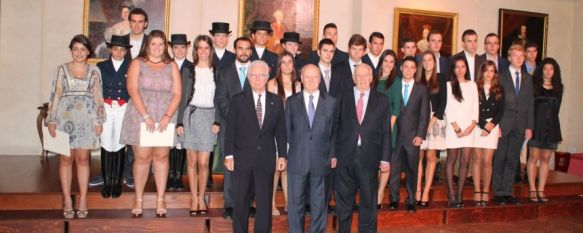 Imagen de todos los premiados y becados por la Real Maestranza de Caballería de Ronda. // CharryTV