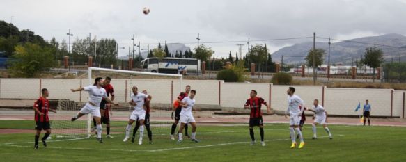 El C.D. Ronda rompe su maleficio en la Ciudad Deportiva y derrota al filial del Melilla, Víctor Rueda y Santi materializaron los tantos en una buena segunda mitad de los de López Simarro, 26 Oct 2013 - 15:02