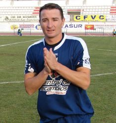 El rondeño Calderón se enfrentó a su ex equipo defendiendo los colores del Vélez C.F. // Miguel Ángel Mamely