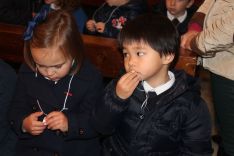 Los niños de primer curso de Educación Infantil han besado su medalla en numerosas ocasiones. // CharryTV