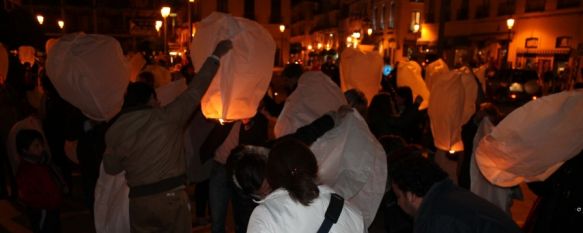 Ronda conmemora el Día Internacional de la Eliminación de la Violencia contra la Mujer, Esta tarde se han realizado dos concentraciones para denunciar esta lacra social que se ha cobrado la vida de 45 féminas en España en lo que va de año, 25 Nov 2013 - 20:00