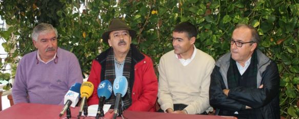 El delegado de Fiestas y los encargados de encarnar a los Reyes Magos han presentado el calendario de actos. // CharryTV El delegado de Fiestas y los encargados de encarnar a los Reyes Magos han presentado el calendario de actos. // CharryTV