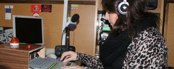 Elena Córdoba ha sido una de las alumnas que han participado en programas radiofónicos. // CharryTV