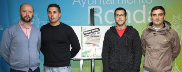 En el centro, Jonathan Climent y Alejandro Arjona, dos de los organizadores, junto a los delegados de Deportes y Participación Ciudadana. // CharryTV