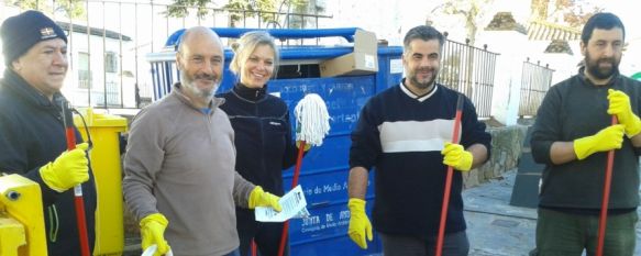 Los vecinos del Barrio de San Francisco colaborarán en la limpieza de la vía pública, La iniciativa se extenderá a otras barriadas con el objetivo de adecentar las calles y concienciar a la ciudadanía, 21 Jan 2014 - 19:59