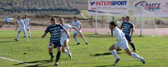 El C.D. Ronda consigue un trabajado punto ante uno de los favoritos al ascenso, El Villacarrillo C.F. no fue superior al conjunto de Ángel Oliva, en el que debutaron Humberto y Jona (0-0), 03 Feb 2014 - 12:50