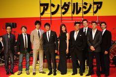 Il Divo interpreta el tema central del film. Sus integrantes, en un acto promocional junto a los actores. // Toho Movie