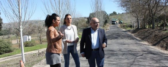 Finalizan las obras de mejora y asfaltado del camino público del Llano de la Cruz, La actuación de acondicionamiento ha contado con una inversión de 60.000 euros, 11 Mar 2014 - 19:51