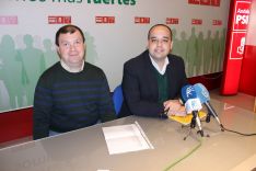Alberto Orozco, junto al secretario de accesibilidad del PSOE, Juan Manuel Medina. // CharryTV