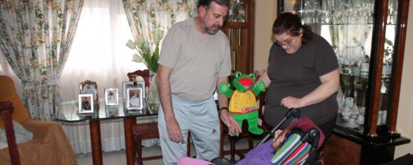 La familia de Desirée pide toneladas de ayuda , La niña, de 15 años de edad, padece microcefalia y síndrome de West y necesita una nueva silla adaptada, 24 Mar 2014 - 20:08