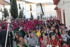 Numerosos rondeños en las calles de la ciudad en un inolvidable Lunes Santo. // CharryTV