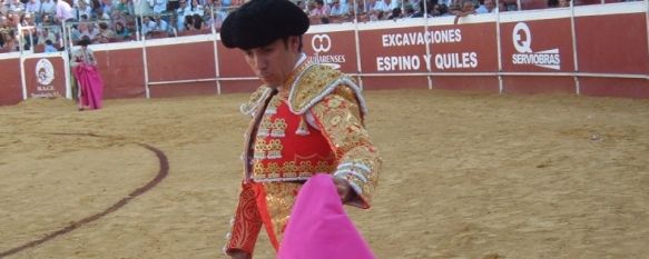 Rafael Tejada sale por la puerta grande en el día de su alternativa, Finito de Córdoba y El Cordobés acompañaron al rondeño en la plaza octogonal de Aguilar de la Frontera , 04 Oct 2011 - 18:49