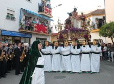 Los horquilleros de Nuestro Padre Jesús en la Columna han homenajeado a su capataz, Antonio Vela.  // CharryTV