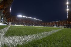 El encuentro disputado hoy ha servido para inaugurar el coqueto Pancho Arena, en honor a Puskas. // Puskas Academy