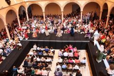 Panorámica del patio del Convento de Santo Domingo, abarrotado de público. // CharryTV