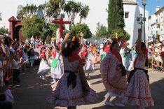 Momento de la actuación de los alumnos de los Coros y Danzas de Ronda. // CharryTV