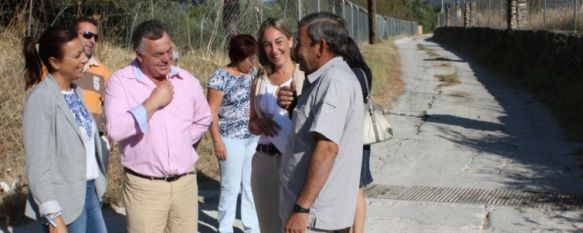 La alcaldesa de Ronda ha visitado hoy a los vecinos de esta nueva pedanía de Ronda. // CharryTV