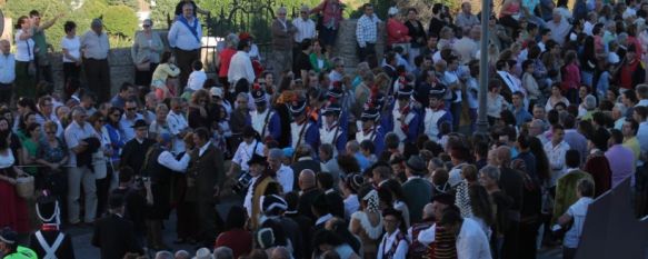 La Serranía se une y muestra toda su grandeza en el acto inaugural de Ronda Romántica, La comarca regresa a su pasado bandolero y romántico con un pasacalles en el que han participado miles de personas, 30 May 2014 - 23:45