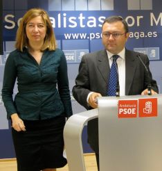 Susana Radío, a la izquierda, presidirá la gestora del PSOE de Ronda. // CharryTV
