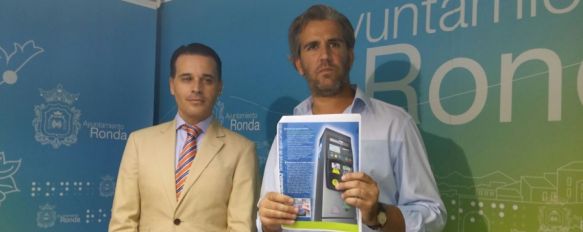 El delegado de Tráfico, Antonio Arenas, junto al director comercial y de marketing del grupo Asesores Locales, Francisco Coca. // CharryTV