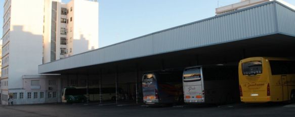 Los profesionales encuentran dificultades para el tránsito en la estación de autobuses. // CharryTV