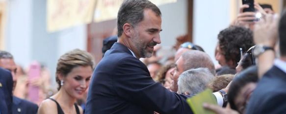 Sus Majestades, Don Felipe y Doña Letizia, en la entrada al evento.  // CharryTV