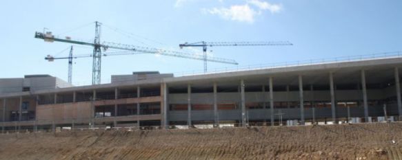 Imagen de las obras del nuevo hospital comarcal. // CharryTV