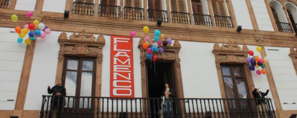 El acto se ha celebrado en las instalaciones del Casino, desde donde se han lanzado globos. // CharryTV