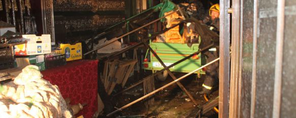 Un incendio en la Casa Hermandad de El Huerto provoca cuantiosos daños materiales, Las llamas han causado la pérdida de varias decenas de túnicas o el techo de Palio de Consuelo de las Tristezas, 03 Feb 2015 - 21:45